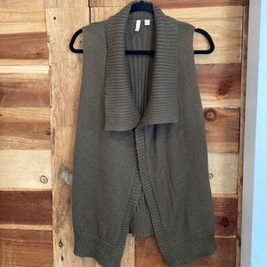 “Frenchi” sweater vest